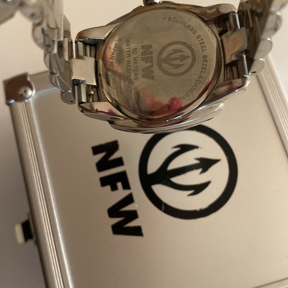 NFW quartz watch with box - Picture 7 of 9